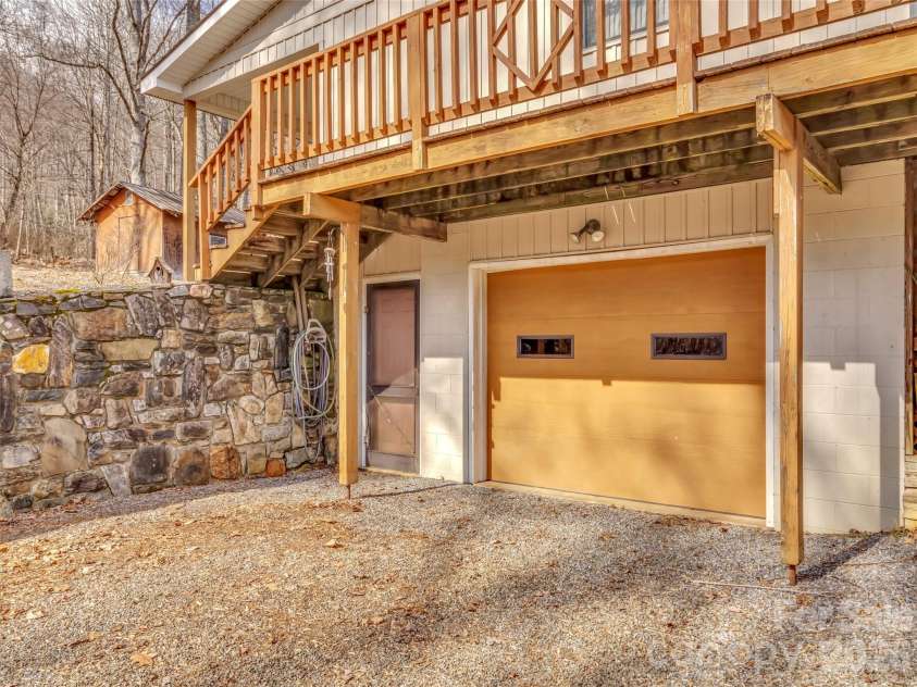 122 Vinewood Drive, Waynesville, NC 28786.  MLS# CAR4354915, YatesRealty ID 10608. 