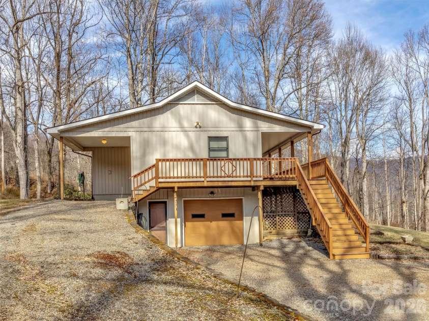 122 Vinewood Drive, Waynesville, NC 28786.  MLS# CAR4354915, YatesRealty ID 10608. 