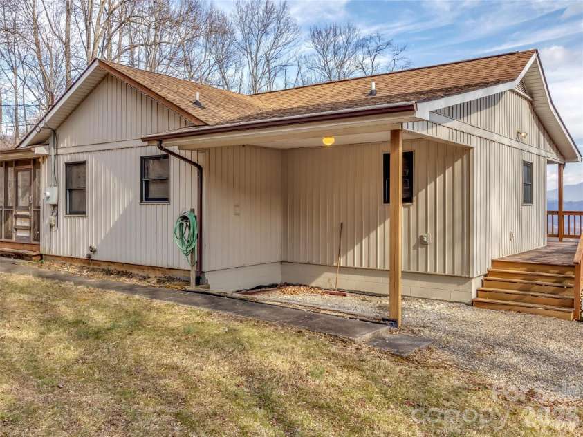 122 Vinewood Drive, Waynesville, NC 28786.  MLS# CAR4354915, YatesRealty ID 10608. 