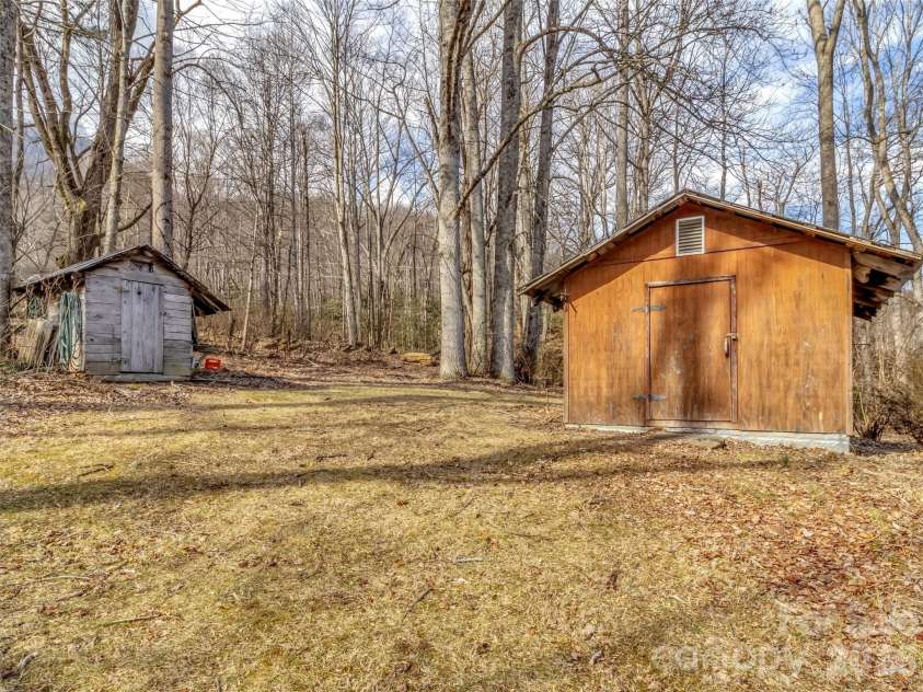 122 Vinewood Drive, Waynesville, NC 28786.  MLS# CAR4354915, YatesRealty ID 10608. 