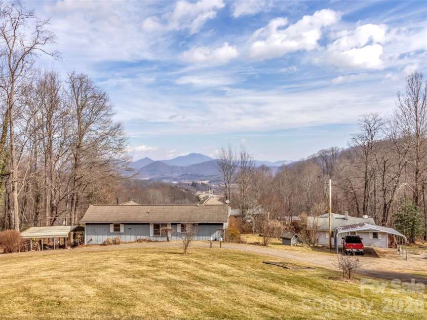 122 Vinewood Drive, Waynesville, NC 28786.  MLS# CAR4354915, YatesRealty ID 10608. 