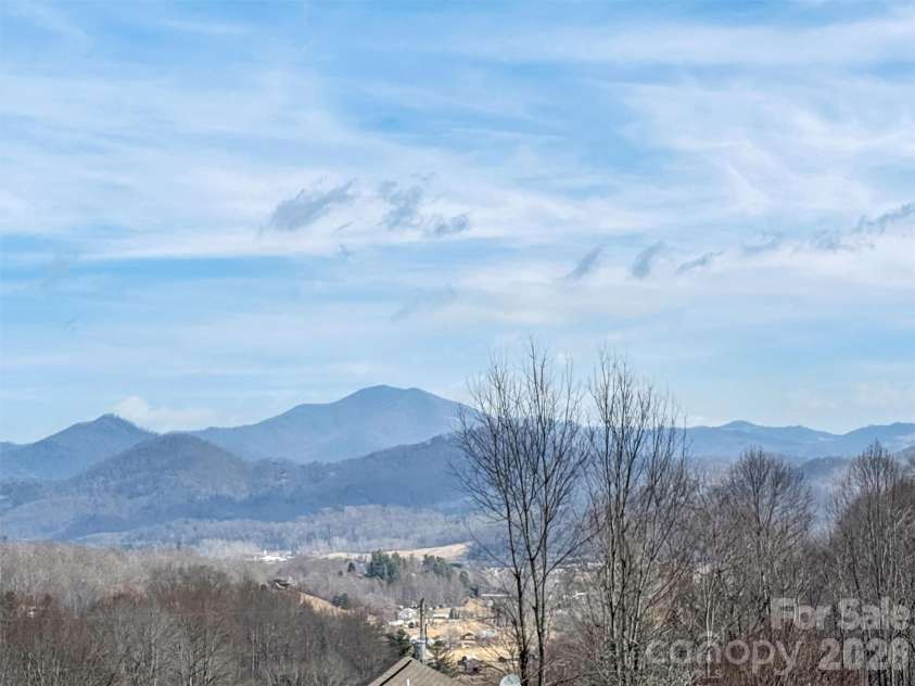 122 Vinewood Drive, Waynesville, NC 28786.  MLS# CAR4354915, YatesRealty ID 10608. 