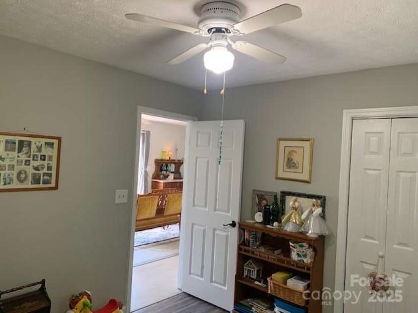 1474 HOLIDAY Drive, Hendersonville, NC 28739.  MLS# CAR4242849, YatesRealty ID 10609. 