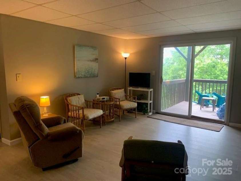 1474 HOLIDAY Drive, Hendersonville, NC 28739.  MLS# CAR4242849, YatesRealty ID 10609. Lower Level, large and enjoy outer deck view