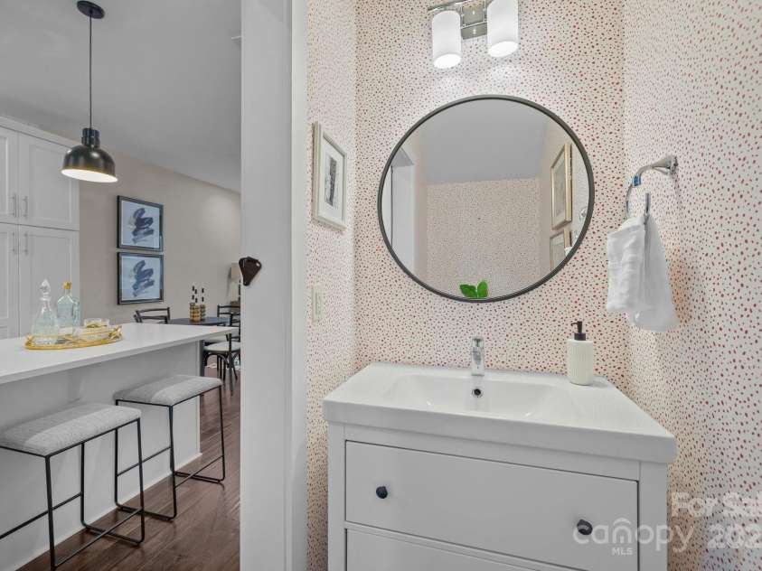 3655 Vallette Court, Charlotte, NC 28203.  MLS# CAR4235357, YatesRealty ID 10610. 