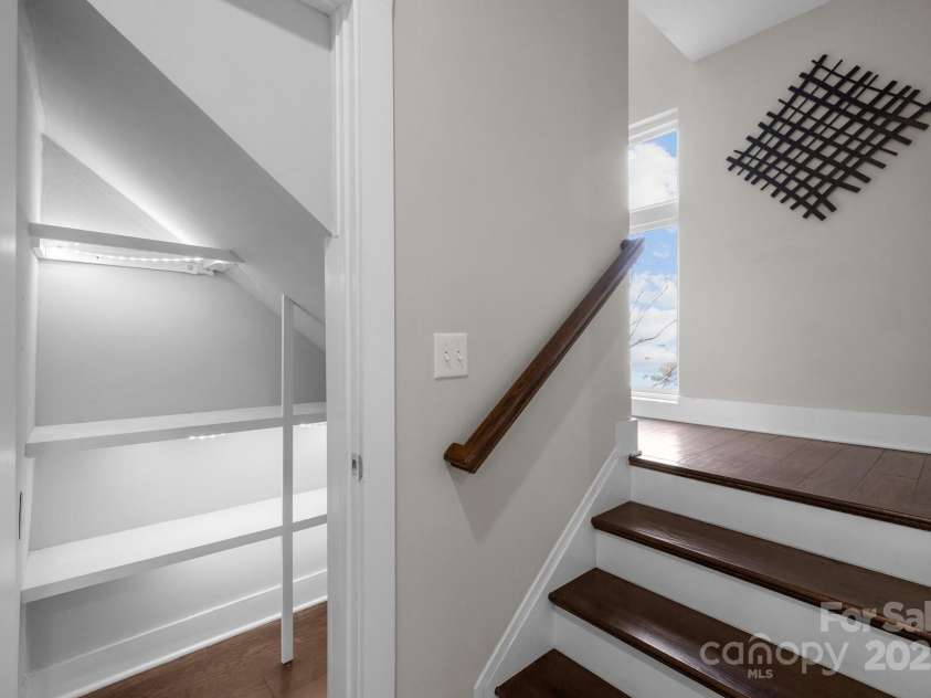 3655 Vallette Court, Charlotte, NC 28203.  MLS# CAR4235357, YatesRealty ID 10610. 