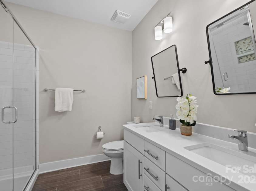 3655 Vallette Court, Charlotte, NC 28203.  MLS# CAR4235357, YatesRealty ID 10610. 