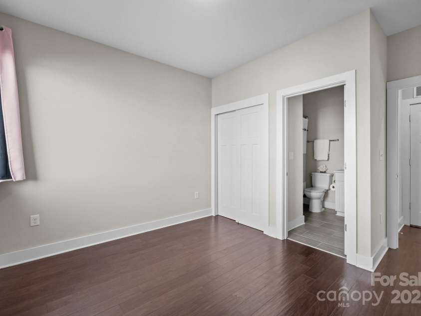 3655 Vallette Court, Charlotte, NC 28203.  MLS# CAR4235357, YatesRealty ID 10610. 