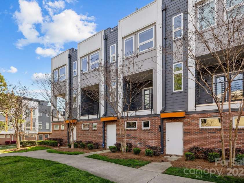 3655 Vallette Court, Charlotte, NC 28203.  MLS# CAR4235357, YatesRealty ID 10610. 