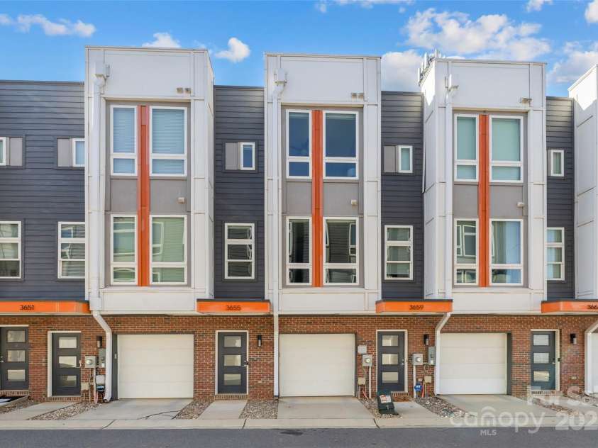 3655 Vallette Court, Charlotte, NC 28203.  MLS# CAR4235357, YatesRealty ID 10610. 