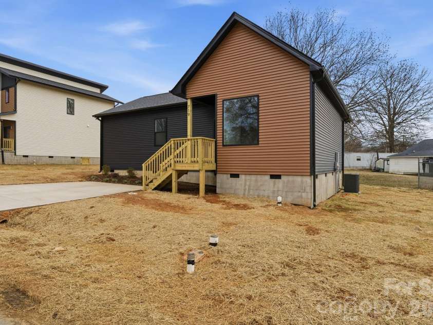 719 Margate Avenue, Kannapolis, NC 28081.  MLS# CAR4345980, YatesRealty ID 10610. 