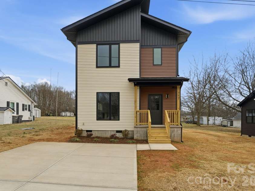 717 Margate Avenue, Kannapolis, NC 28081.  MLS# CAR4345995, YatesRealty ID 10611. 