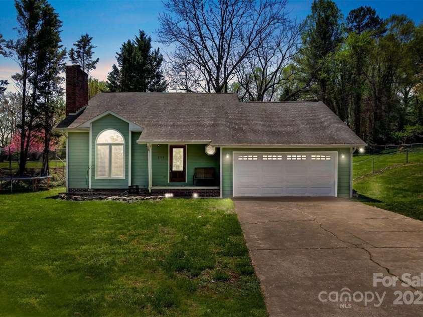 1114 Woodbine Place, Lenoir, NC 28645.  MLS# CAR4232393, YatesRealty ID 10612. 