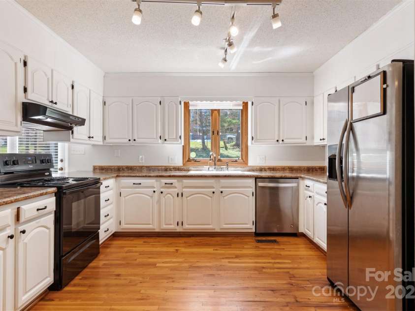 1114 Woodbine Place, Lenoir, NC 28645.  MLS# CAR4232393, YatesRealty ID 10612. 