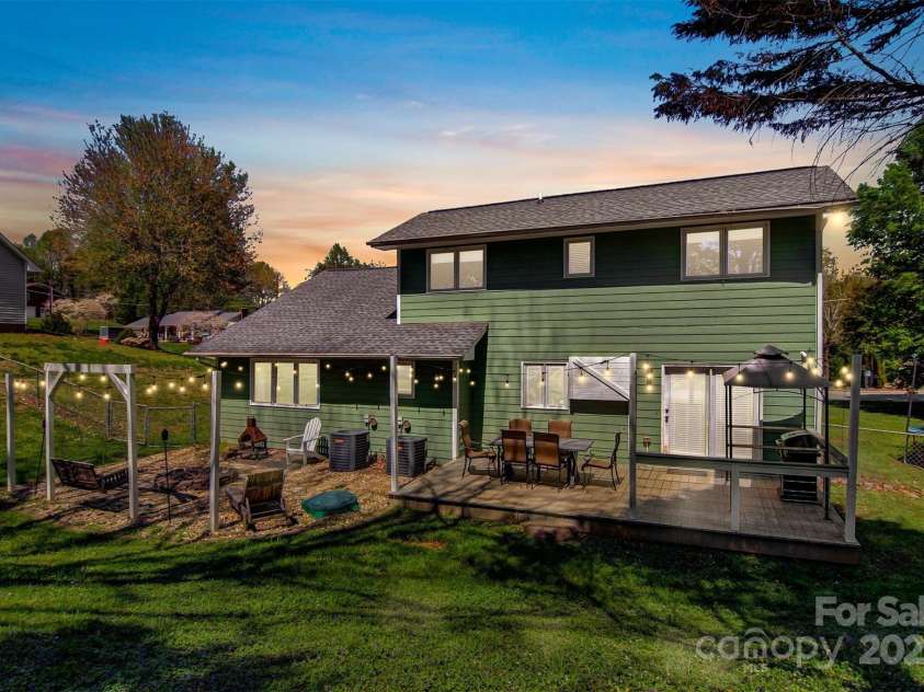 1114 Woodbine Place, Lenoir, NC 28645.  MLS# CAR4232393, YatesRealty ID 10612. 