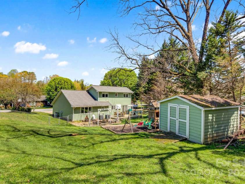 1114 Woodbine Place, Lenoir, NC 28645.  MLS# CAR4232393, YatesRealty ID 10612. 