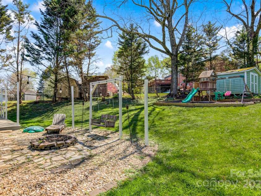 1114 Woodbine Place, Lenoir, NC 28645.  MLS# CAR4232393, YatesRealty ID 10612. 