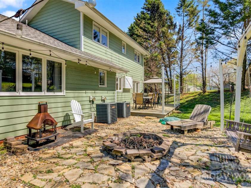 1114 Woodbine Place, Lenoir, NC 28645.  MLS# CAR4232393, YatesRealty ID 10612. 