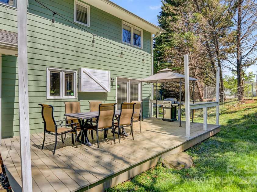 1114 Woodbine Place, Lenoir, NC 28645.  MLS# CAR4232393, YatesRealty ID 10612. 