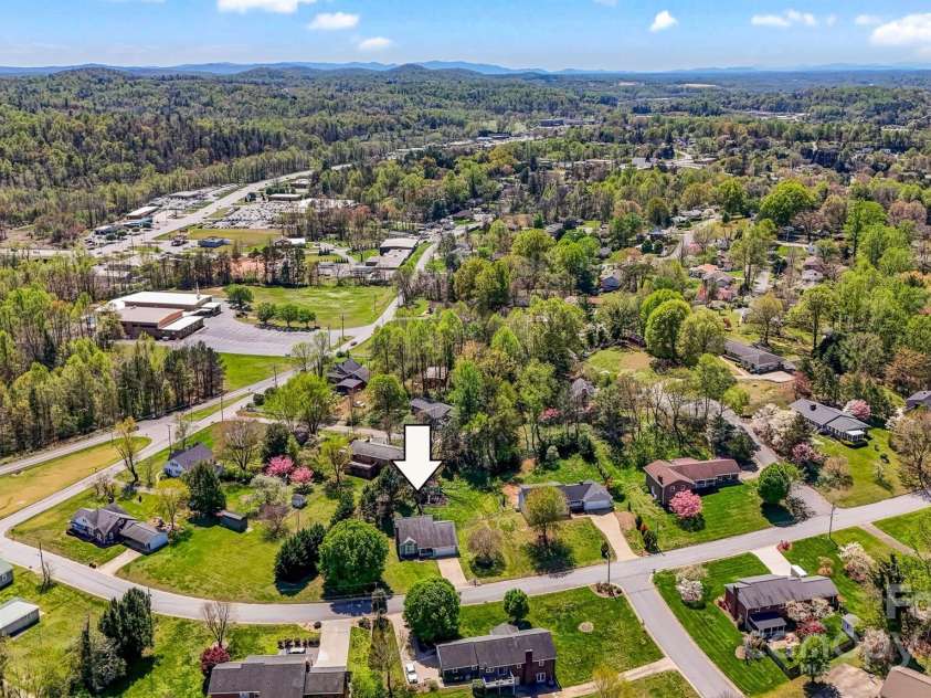 1114 Woodbine Place, Lenoir, NC 28645.  MLS# CAR4232393, YatesRealty ID 10612. 