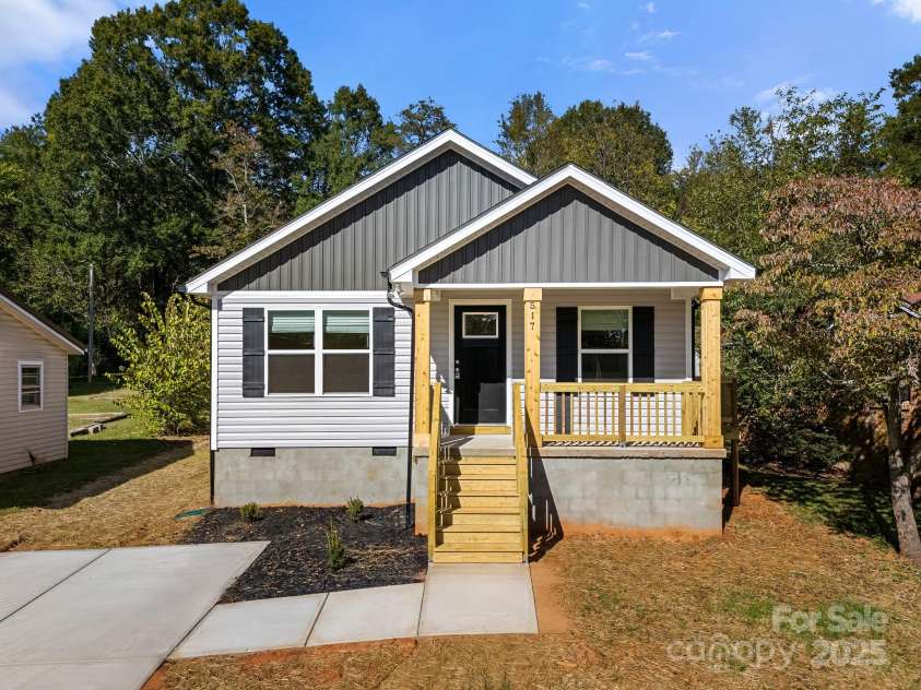 517 Pine Street, Maiden, NC 28650.  MLS# CAR4307664, YatesRealty ID 10612. 