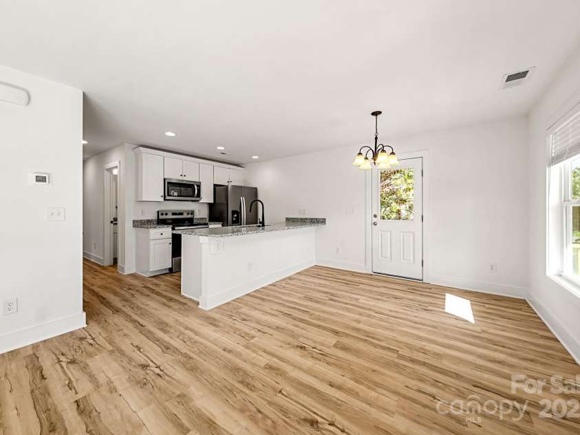 517 Pine Street, Maiden, NC 28650.  MLS# CAR4307664, YatesRealty ID 10612. 