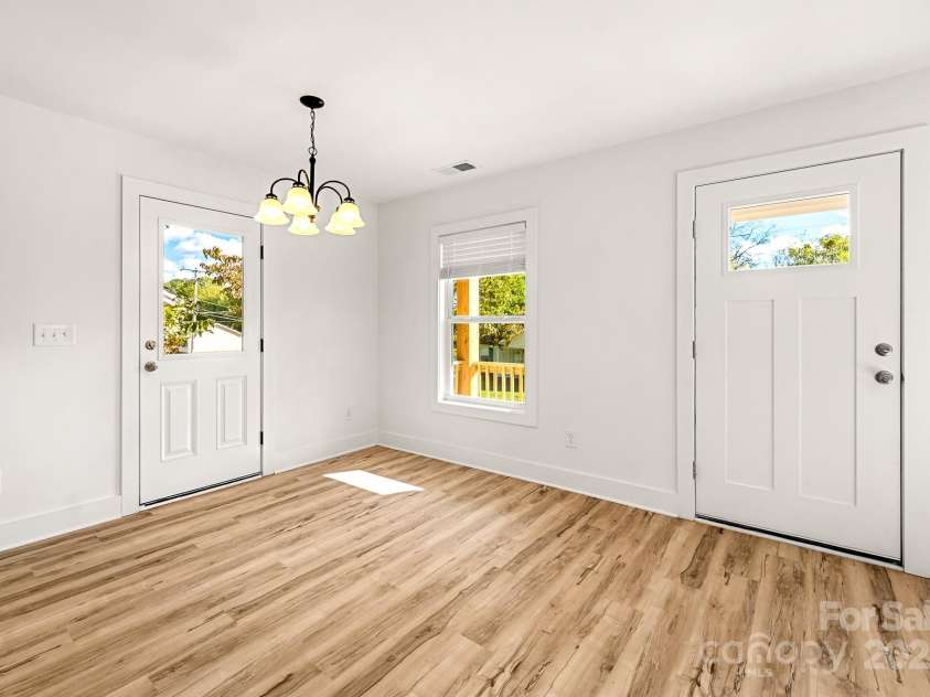 517 Pine Street, Maiden, NC 28650.  MLS# CAR4307664, YatesRealty ID 10612. 