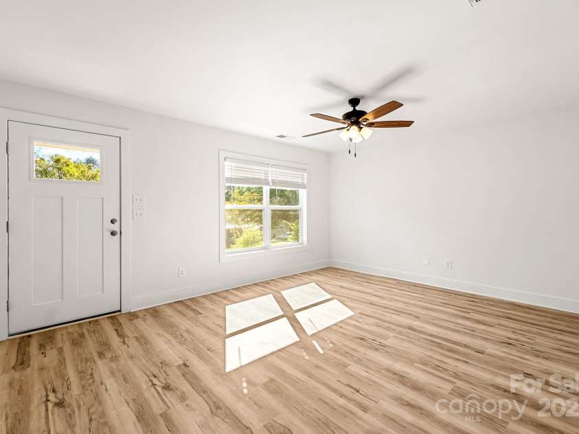 517 Pine Street, Maiden, NC 28650.  MLS# CAR4307664, YatesRealty ID 10612. 
