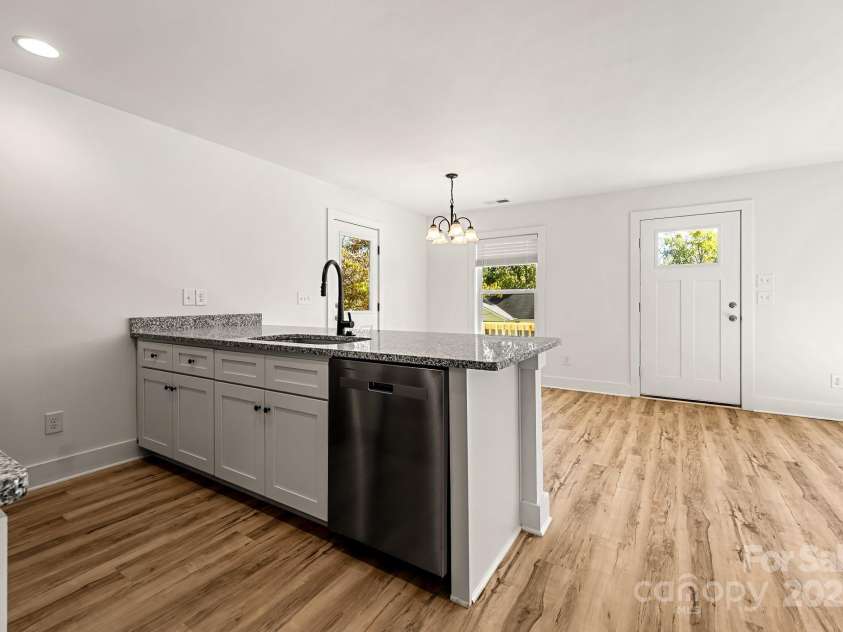 517 Pine Street, Maiden, NC 28650.  MLS# CAR4307664, YatesRealty ID 10612. 