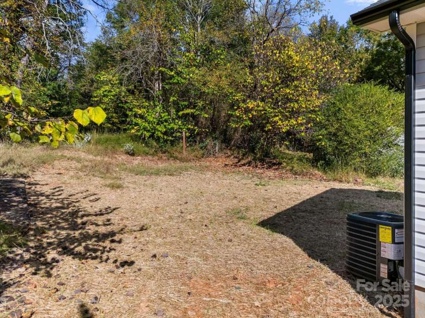 517 Pine Street, Maiden, NC 28650.  MLS# CAR4307664, YatesRealty ID 10612. 