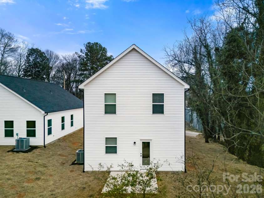 1566 7th Avenue Drive, Hickory, NC 28602.  MLS# CAR4341968, YatesRealty ID 10613. 