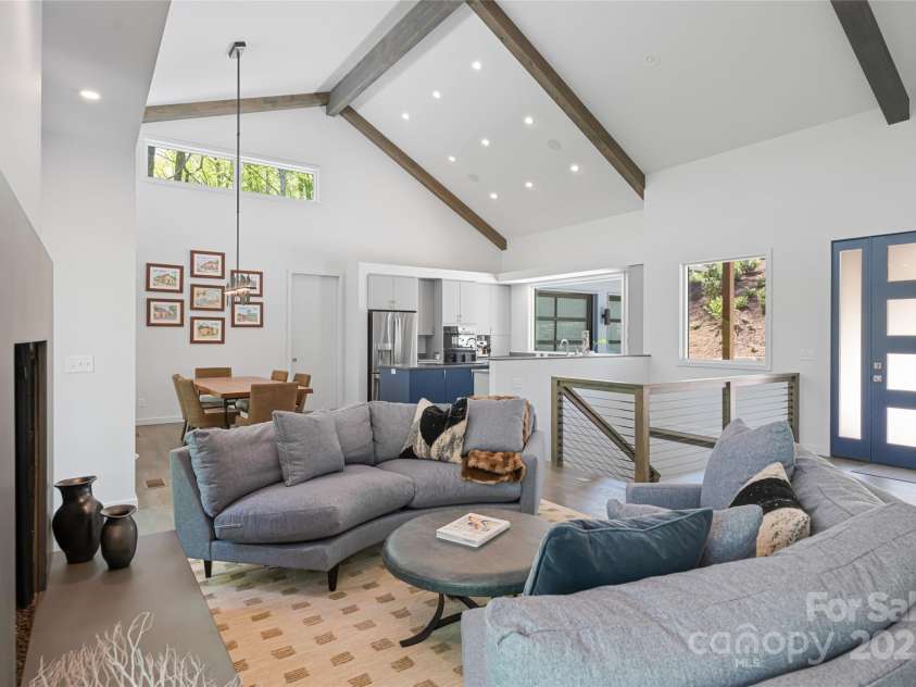 26 Hickory Top Lane, Asheville, NC 28805.  MLS# CAR4250259, YatesRealty ID 10614. 