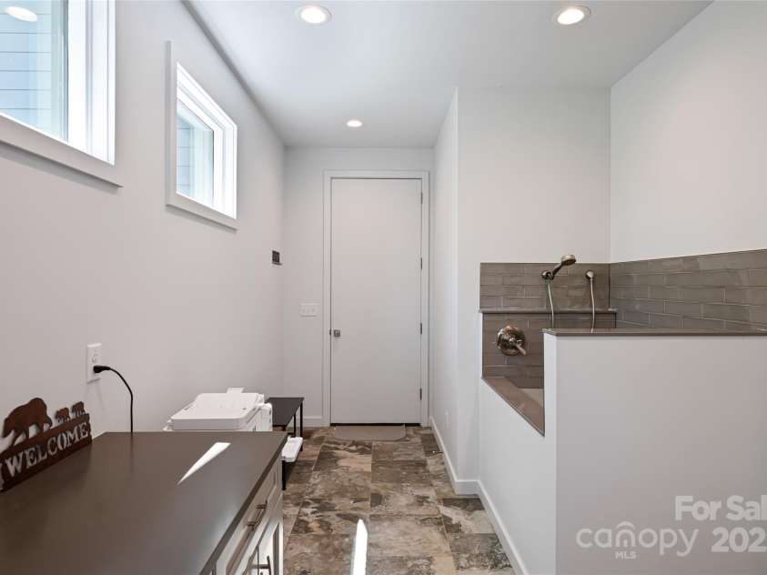 26 Hickory Top Lane, Asheville, NC 28805.  MLS# CAR4250259, YatesRealty ID 10614. 