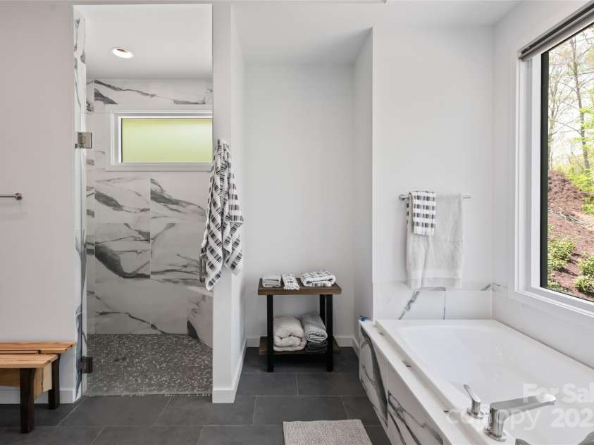 26 Hickory Top Lane, Asheville, NC 28805.  MLS# CAR4250259, YatesRealty ID 10614. 