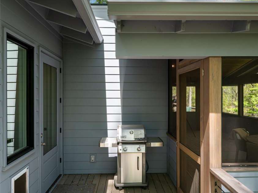 26 Hickory Top Lane, Asheville, NC 28805.  MLS# CAR4250259, YatesRealty ID 10614. 