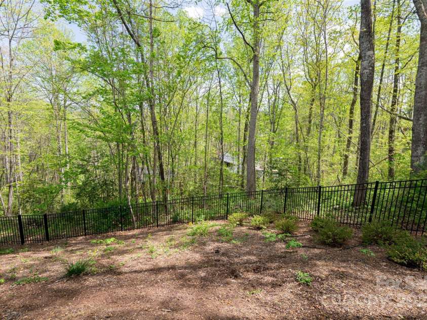 26 Hickory Top Lane, Asheville, NC 28805.  MLS# CAR4250259, YatesRealty ID 10614. 