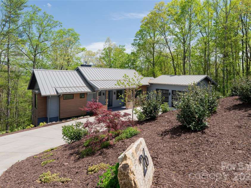 26 Hickory Top Lane, Asheville, NC 28805.  MLS# CAR4250259, YatesRealty ID 10614. 