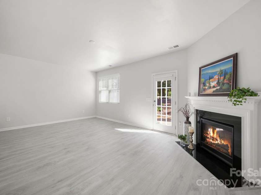 5033 Mockernut Lane, Fort Mill, SC 29707.  MLS# CAR4304430, YatesRealty ID 10614. 