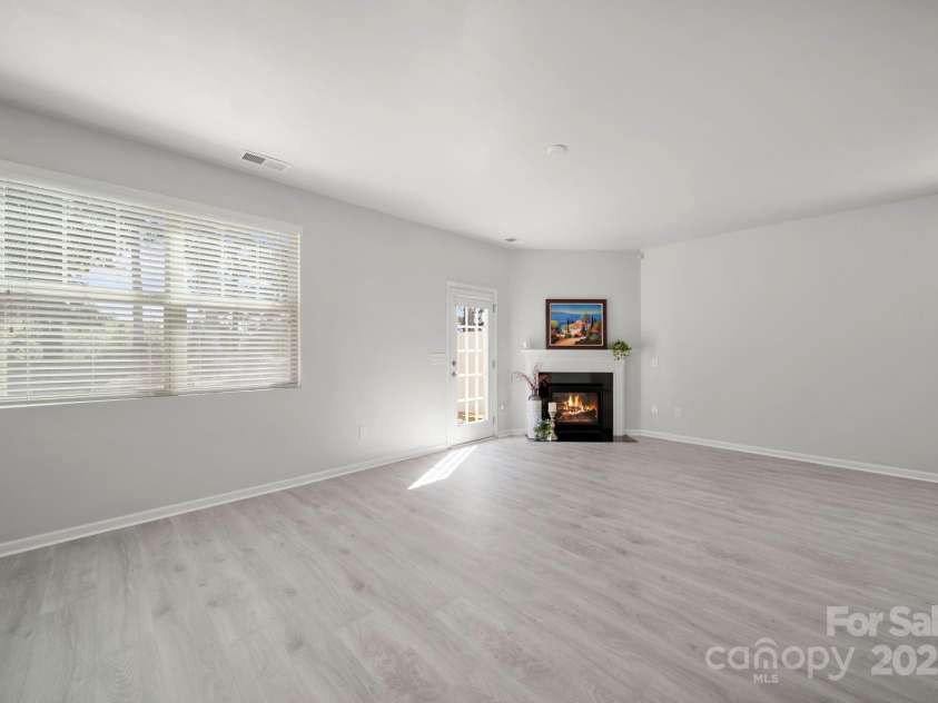 5033 Mockernut Lane, Fort Mill, SC 29707.  MLS# CAR4304430, YatesRealty ID 10614. 
