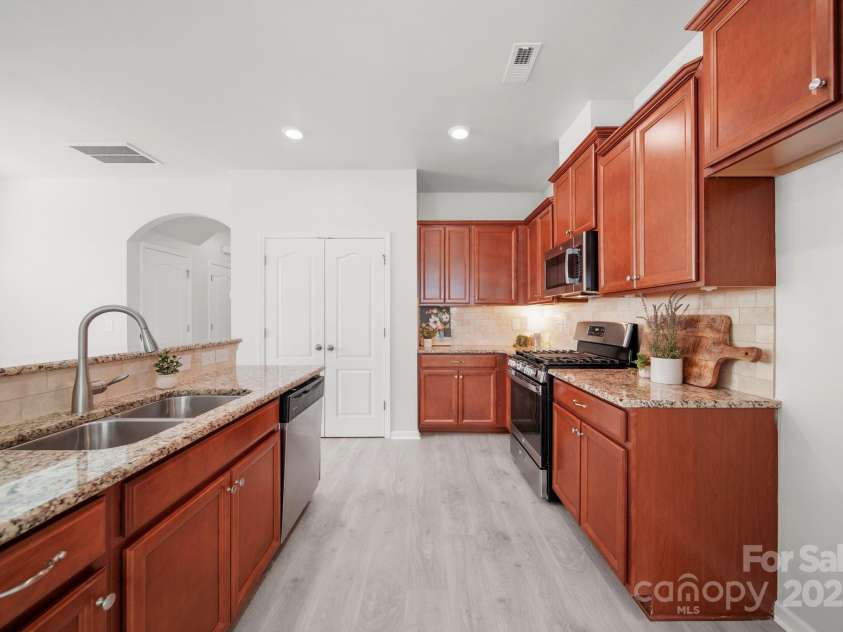 5033 Mockernut Lane, Fort Mill, SC 29707.  MLS# CAR4304430, YatesRealty ID 10614. 