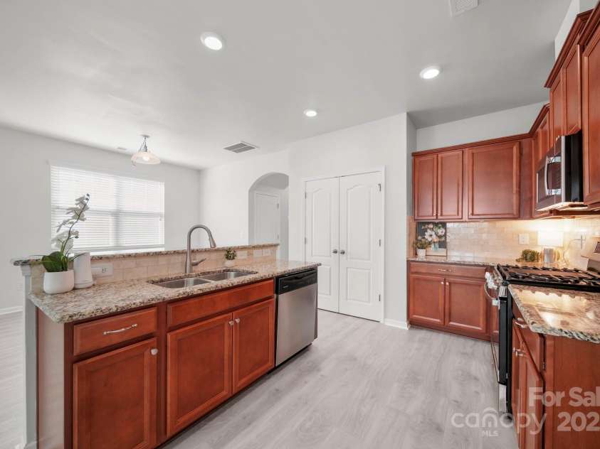 5033 Mockernut Lane, Fort Mill, SC 29707.  MLS# CAR4304430, YatesRealty ID 10614. 