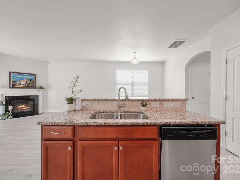 5033 Mockernut Lane, Fort Mill, SC 29707.  MLS# CAR4304430, YatesRealty ID 10614. 