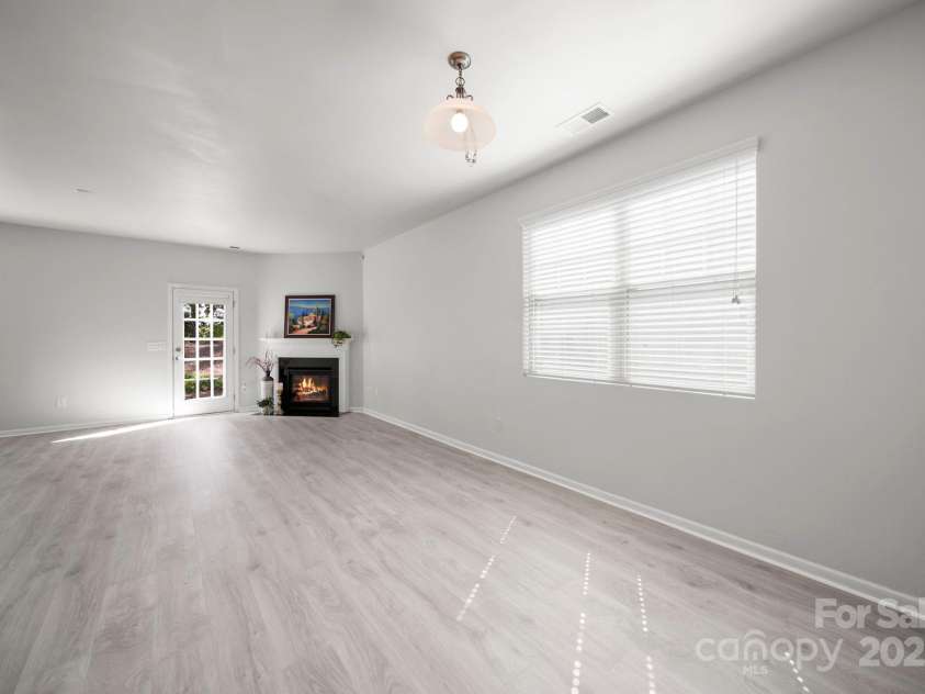 5033 Mockernut Lane, Fort Mill, SC 29707.  MLS# CAR4304430, YatesRealty ID 10614. 