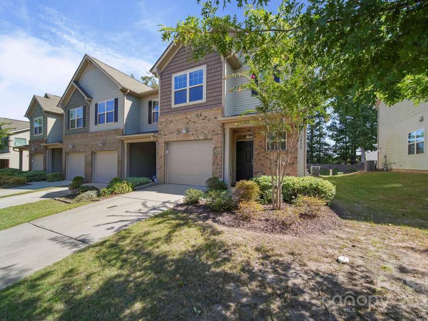 5033 Mockernut Lane, Fort Mill, SC 29707.  MLS# CAR4304430, YatesRealty ID 10614. 