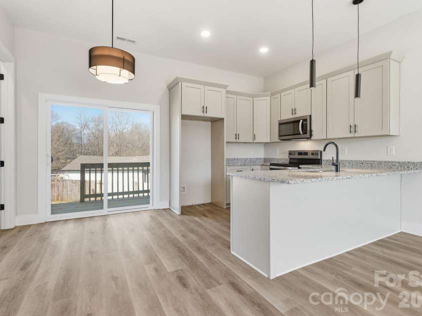 1021 Elm Street, Kannapolis, NC 28081.  MLS# CAR4354286, YatesRealty ID 10616. 