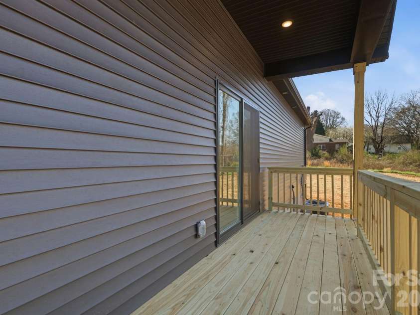 1021 Elm Street, Kannapolis, NC 28081.  MLS# CAR4354286, YatesRealty ID 10616. 