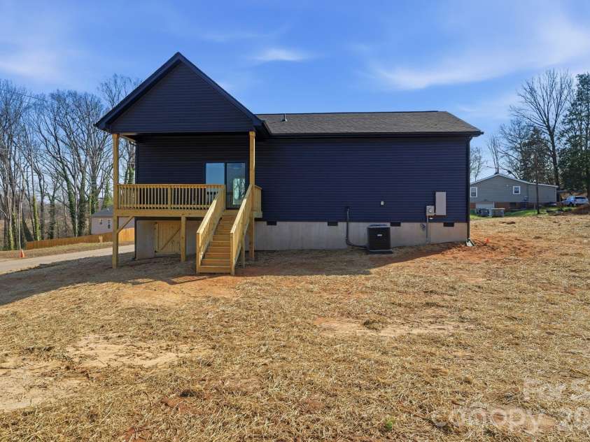 1021 Elm Street, Kannapolis, NC 28081.  MLS# CAR4354286, YatesRealty ID 10616. 