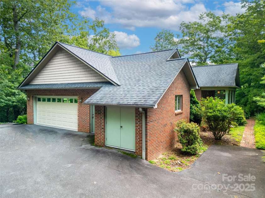 273 Inoli Circle, Brevard, NC 28712.  MLS# CAR4286189, YatesRealty ID 10618. 