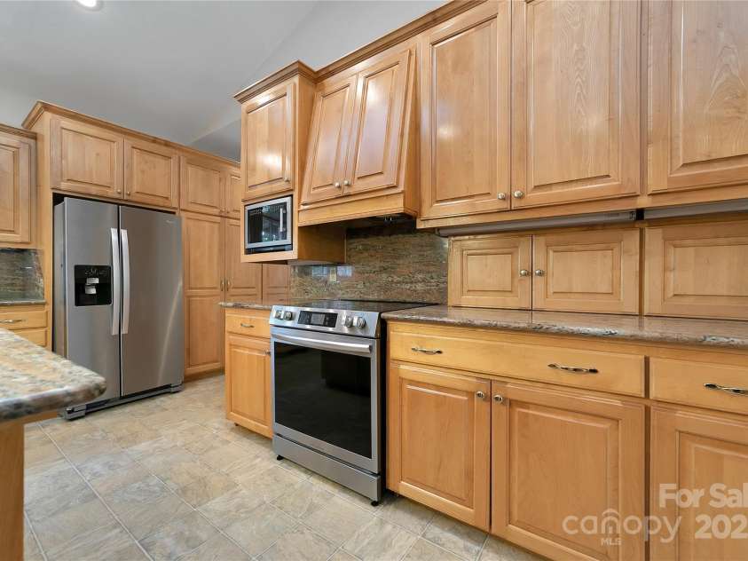 273 Inoli Circle, Brevard, NC 28712.  MLS# CAR4286189, YatesRealty ID 10618. 