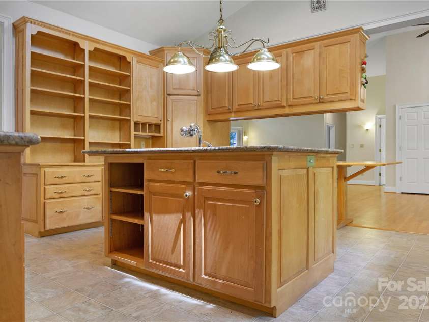 273 Inoli Circle, Brevard, NC 28712.  MLS# CAR4286189, YatesRealty ID 10618. 